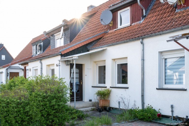 Hausansicht R�beland Reihenmittelhaus F�r Handwerker - Charmantes Reihenhaus zum selbst renovieren sucht nette Mieter.
