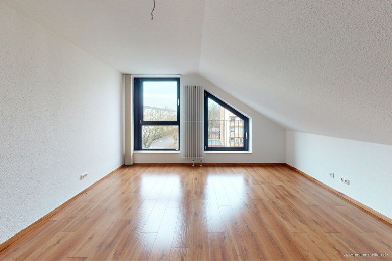 Arbeiten/Kinder Wolmirstedt Dachgeschosswohnung Gro�z�gige 3 Zimmer Wohnung in erstklassiger Citylage von Wolmirstedt.