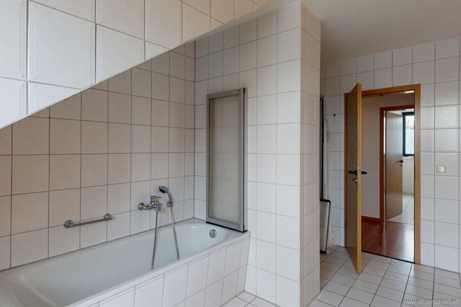 BAD Dachgeschosswohnung Wolmirstedt