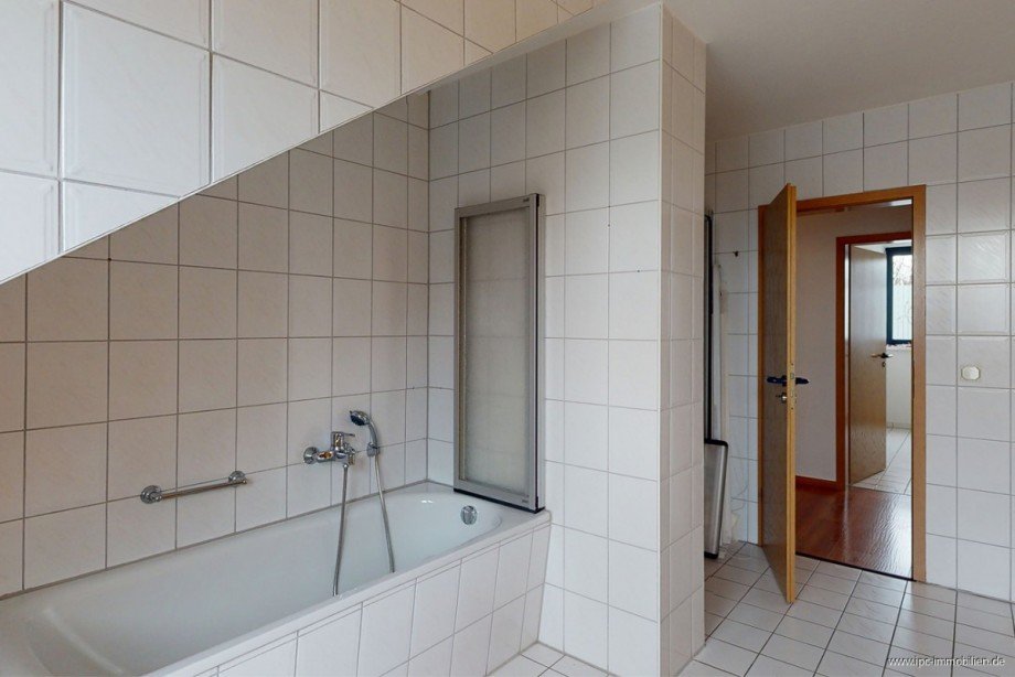 BAD Dachgeschosswohnung Wolmirstedt