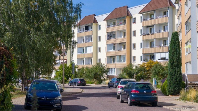 Au�enansicht Magdeburg Etagenwohnung Einziehen und Wohlf�hlen - Tolle 3 Zi. Wohnung mit Balkon.